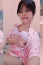 Bokep indo rara nadifa pamerin memek mulus
