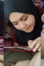 Hijab Gemoy Masih Polos Agak Malu Malu